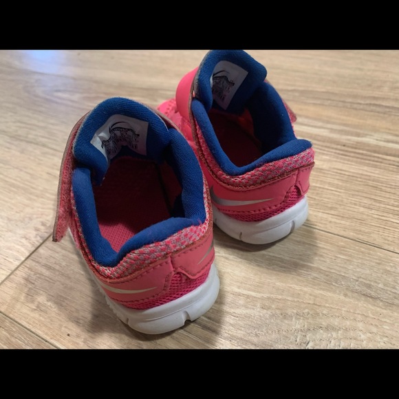 Nike Free Runners - Picture 4 of 5